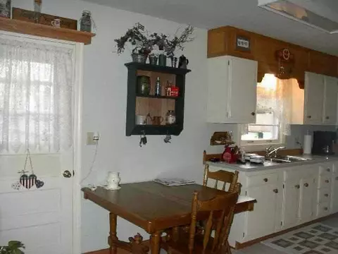 720 Empire, Freeport, IL 61032 photo 4