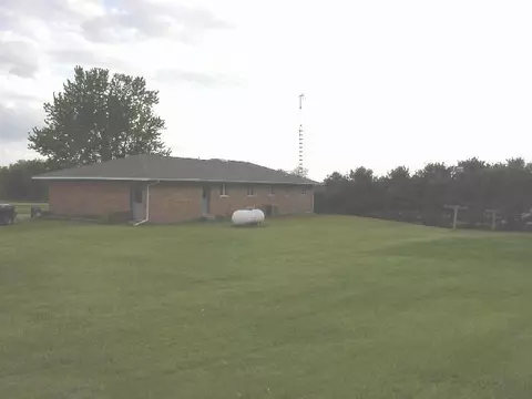 5172 E Borchers Rd, Freeport, IL 61032 photo 2