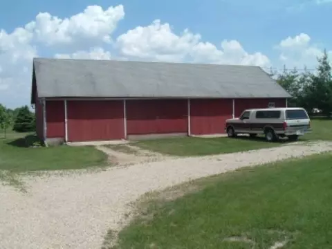 10747 E Miller Rd, Davis, IL 61019 photo 3