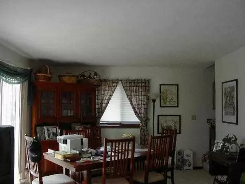 2106 Eagle Dr, Freeport, IL 61032 photo 4