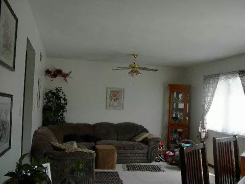 2106 Eagle Dr, Freeport, IL 61032 photo 3