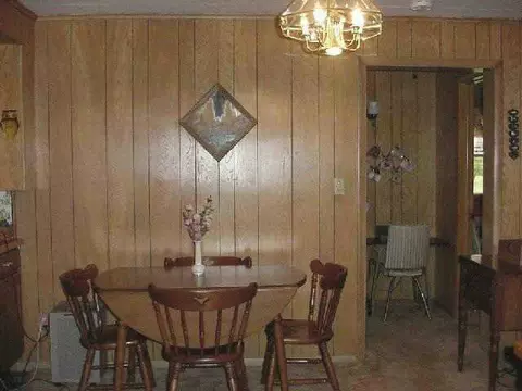 616 Youngs Ln, Freeport, IL 61032 photo 5