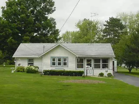 616 Youngs Ln, Freeport, IL 61032 photo 1