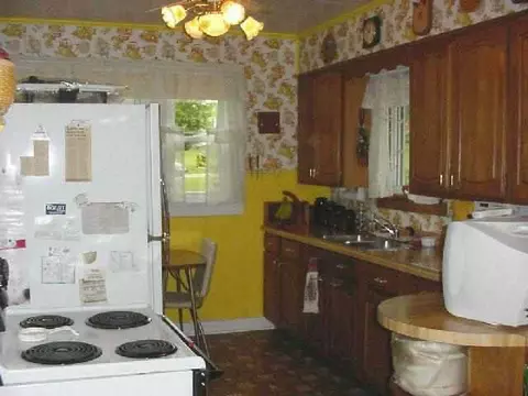 616 Youngs Ln, Freeport, IL 61032 photo 3