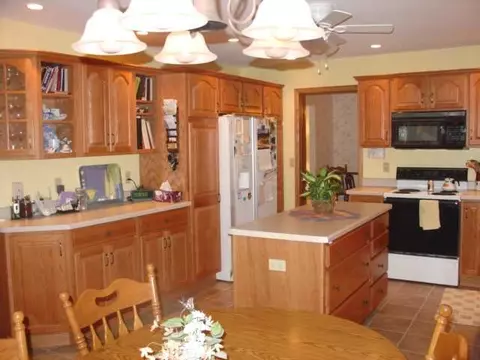 731 Towne Dr, Freeport, IL 61032 photo 7