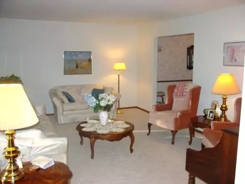 731 Towne Dr, Freeport, IL 61032 photo 3