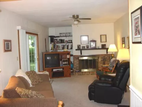 731 Towne Dr, Freeport, IL 61032 photo 5