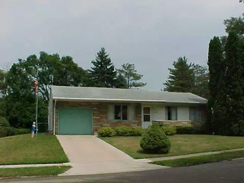1453 Winter Dr, Freeport, IL 61032 photo 1