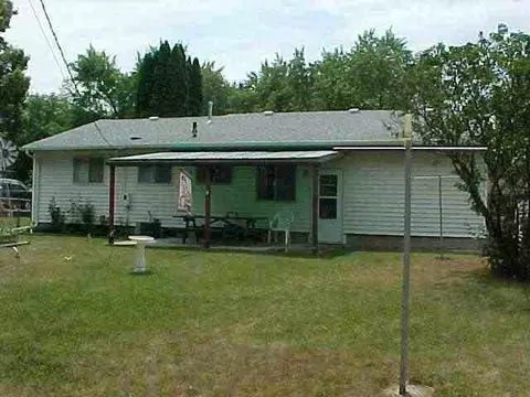 1453 Winter Dr, Freeport, IL 61032 photo 3