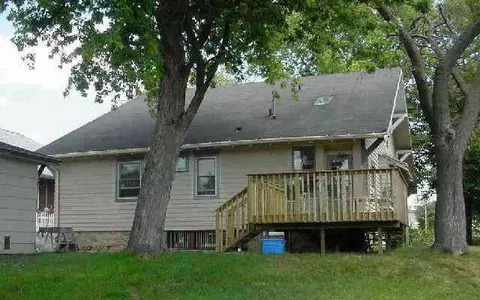 824 S Maple, Freeport, IL 61032 photo 2