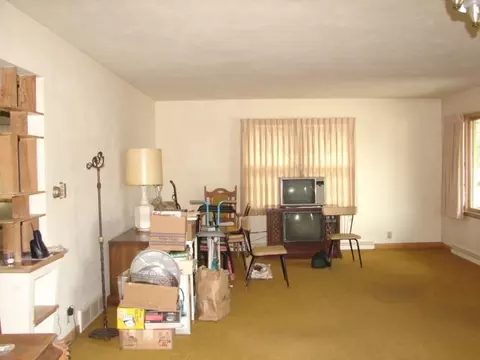 731 E Illinois, Freeport, IL 61032 photo 4