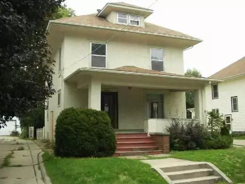 1003 S Maple Ave, Freeport, IL 61032 photo 1