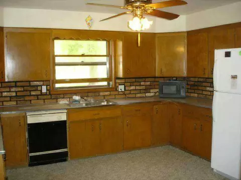 821 E Garden St, Freeport, IL 61032 photo 4