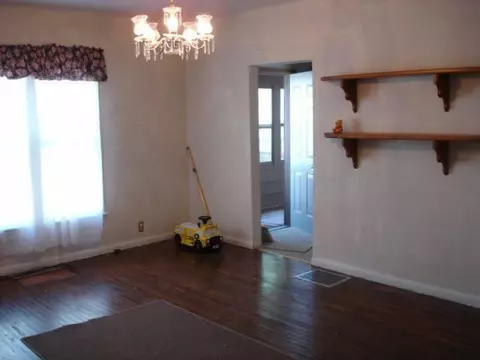 821 E Garden St, Freeport, IL 61032 photo 3