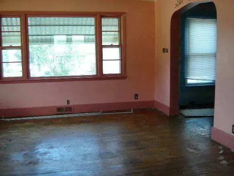 211 W John St, Freeport, IL 61032 photo 3