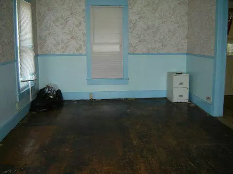 211 W John St, Freeport, IL 61032 photo 5