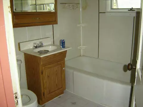 211 W John St, Freeport, IL 61032 photo 7