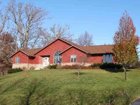 2764 Deer Path Trl, Freeport, IL 61032 photo 1