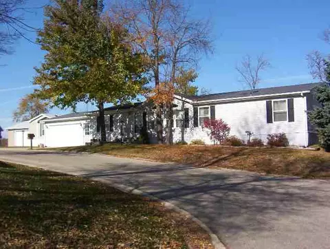 100 Forrest Ct, Freeport, IL 61032 photo 1
