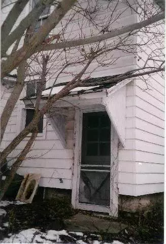 215 N Walnut Ave, Freeport, IL 61032 photo 2