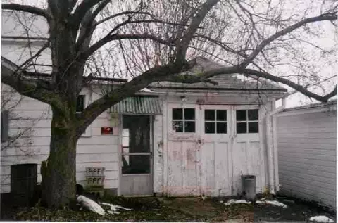 215 N Walnut Ave, Freeport, IL 61032 photo 3