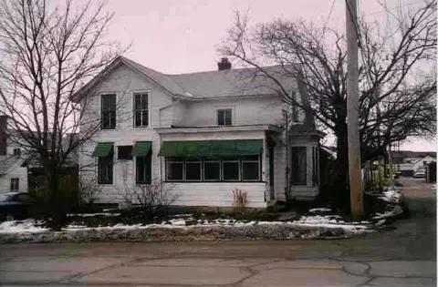 215 N Walnut Ave, Freeport, IL 61032 photo 1