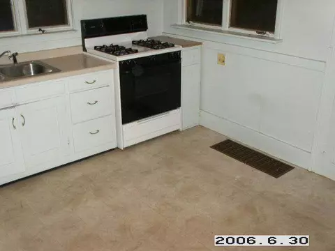 720 E Garden St, Freeport, IL 61032 photo 2