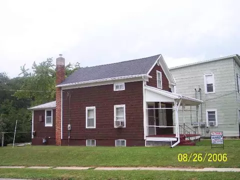 1340 S Oak, Freeport, IL 61032 photo 1