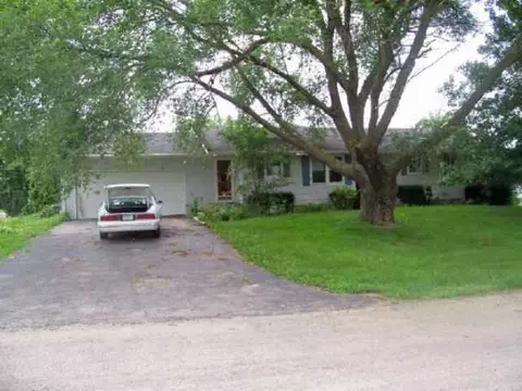 2194 Glenview, Freeport, IL 61032 photo 1