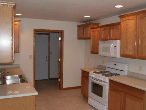 1030 Shimer Dr, Freeport, IL 61032 photo 2