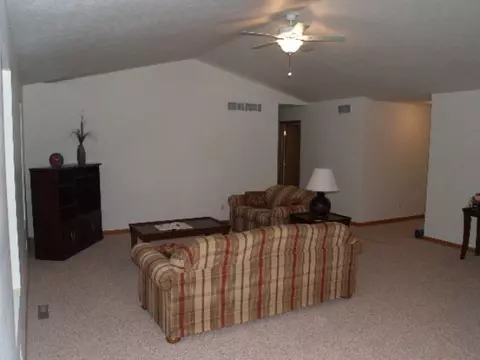 1030 Shimer Dr, Freeport, IL 61032 photo 5
