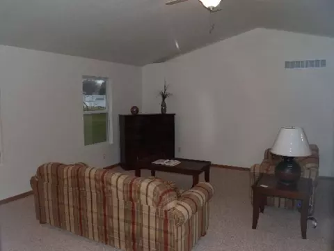 1030 Shimer Dr, Freeport, IL 61032 photo 4