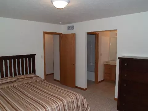 1030 Shimer Dr, Freeport, IL 61032 photo 6