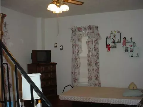 708 E Center St, Freeport, IL 61032 photo 4