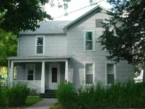 708 E Center St, Freeport, IL 61032 photo 1
