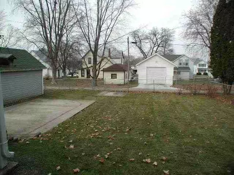 824 Empire, Freeport, IL 61032 photo 3