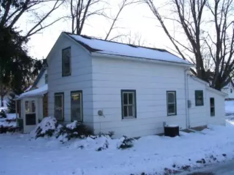 421 Division, Pecatonica, IL 61063 photo 3