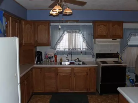1418 S Walnut, Freeport, IL 61032 photo 4