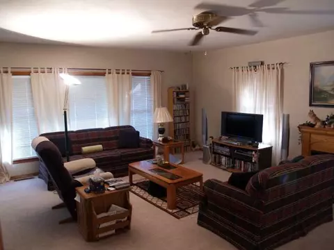 1418 S Walnut, Freeport, IL 61032 photo 2