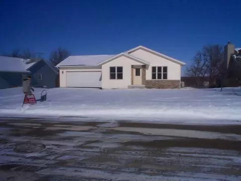 1770 Apache Trl, Freeport, IL 61032 photo 1