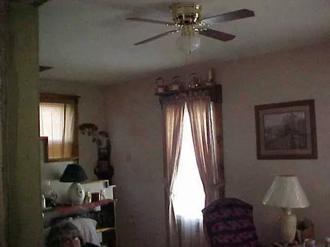 318 E Pershing, Freeport, IL 61032 photo 3