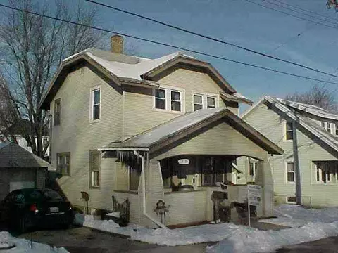 318 E Pershing, Freeport, IL 61032 photo 2