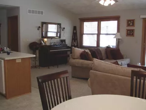 618 Moth, Pecatonica, IL 61063 photo 2
