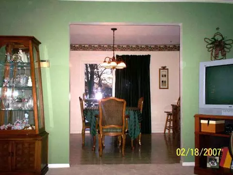 3327 W Loras Dr, Freeport, IL 61032 photo 4