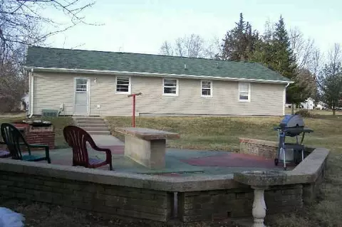 45 E Walnut, Cedarville, IL 61013 photo 2