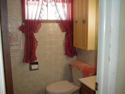 979 Monroe Dr, Freeport, IL 61032 photo 5