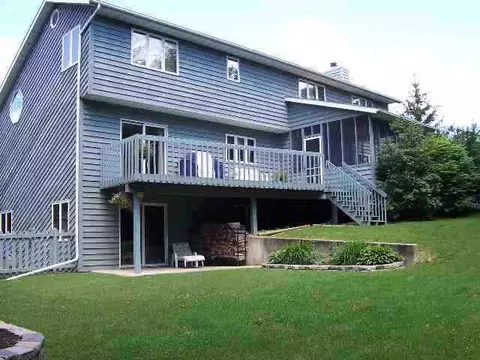 2824 W Cheyenne Dr, Freeport, IL 61032 photo 1