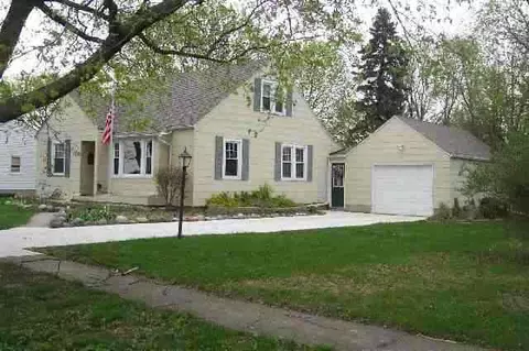 405 Maple St, Forreston, IL 61030 photo 1