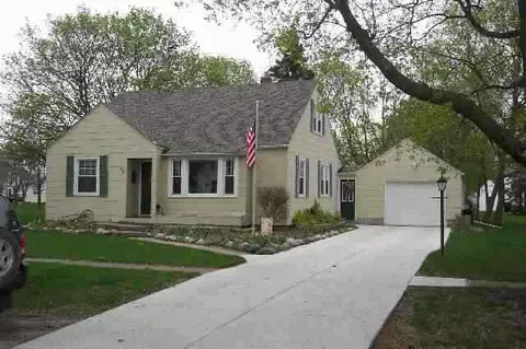 405 Maple St, Forreston, IL 61030 photo 2