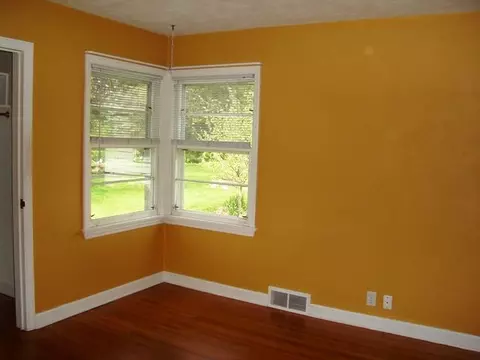 1660 S Demeter Dr, Freeport, IL 61032 photo 4